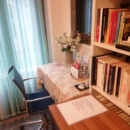 Felix's Near The Train Station Homestay
